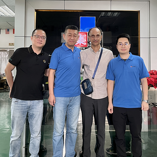 Un client indien est venu visiter notre usine de sécheurs à pompe à chaleur